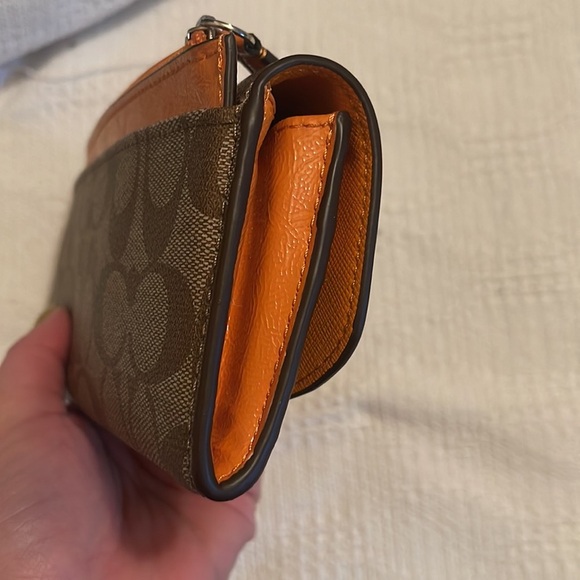 COACH - Peyton signature envelope wallet - EUC - Picture 7 of 7